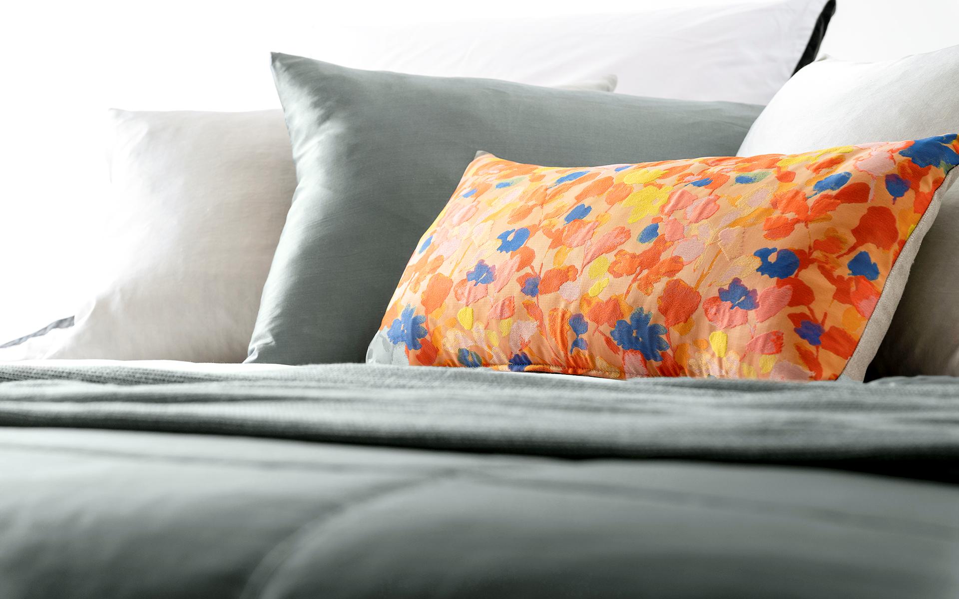 Mrs.Me home couture - cushion Petal Orange detail3 WEBS